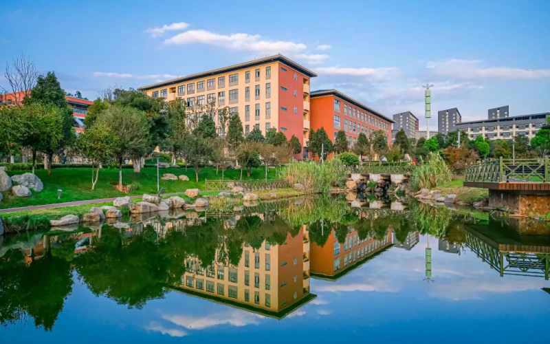 云南财经大学
